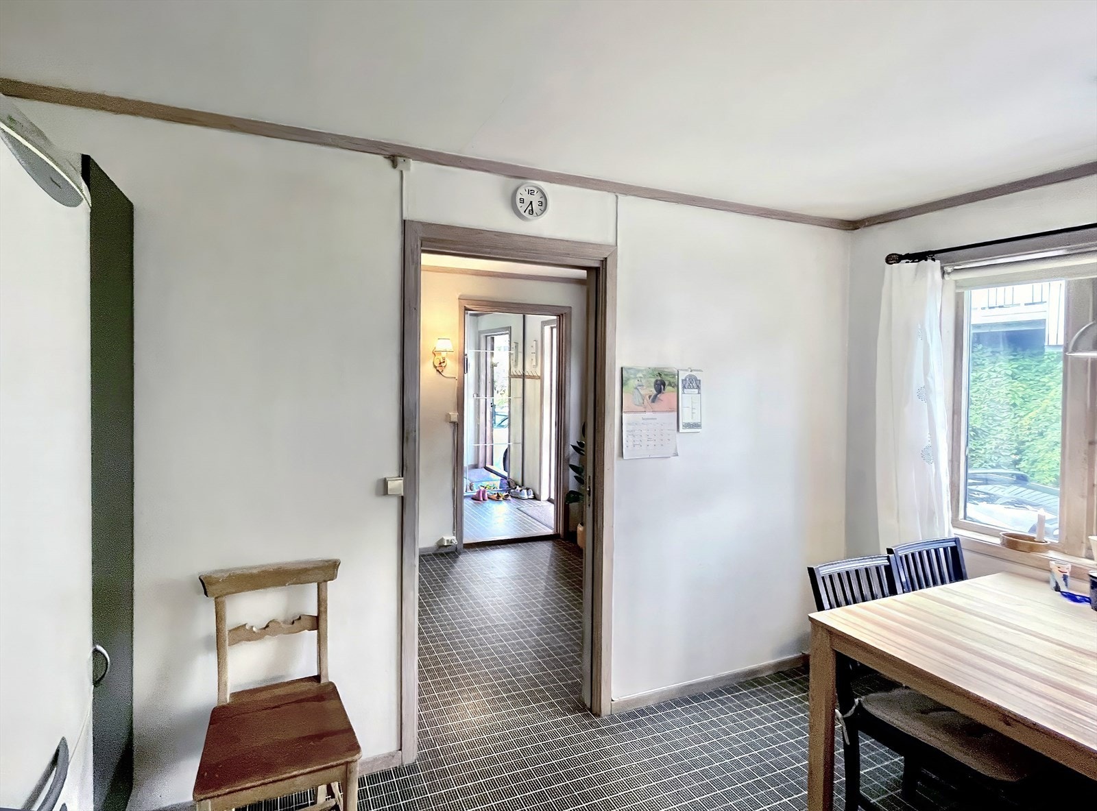 Kjøkken mot hall/vindfang. Galleribilde