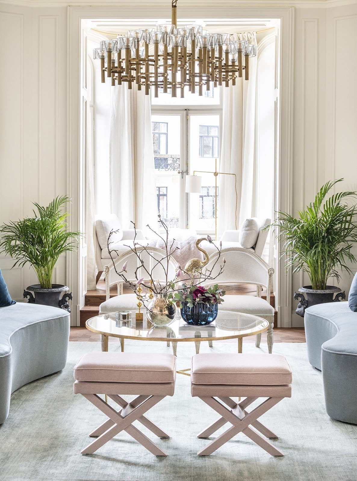 Tårnstuen utgjør selve hjørnet på leiligheten mot Oscars gate og gir godt med lys fra sine 3 store vindusflater Galleribilde