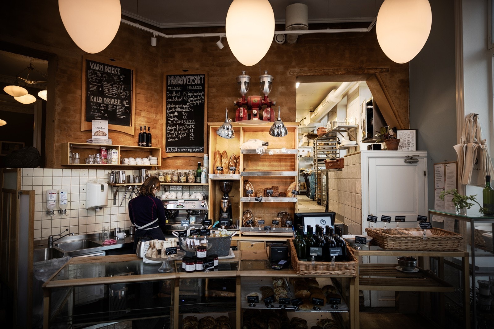 Like nedi gaten finner du Åpent Bakeri og videre lenger den Sommero med bl.a. restauranter og treningstilbud etc. Galleribilde