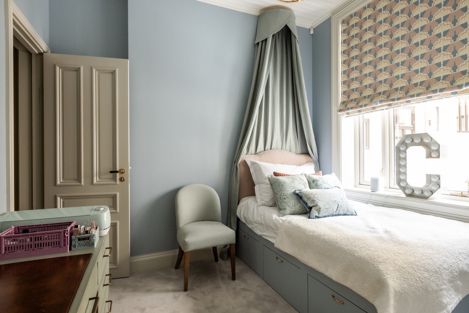 Barnesoverom nr. 1 - sengeramme med skuffer medfølger Galleribilde