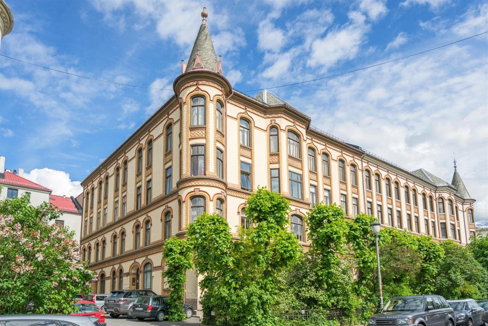 Herskapelig bygg i attraktive Oscars gate med private parkeringsplasser på egen gårdsplass Galleribilde