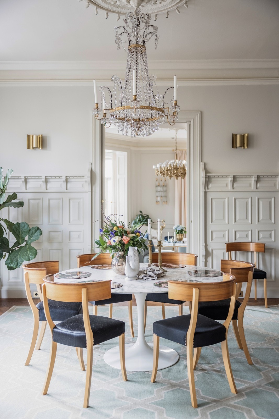 Nydelig spisestue midt mellom hjørnestuen og spisekjøkkenet Galleribilde