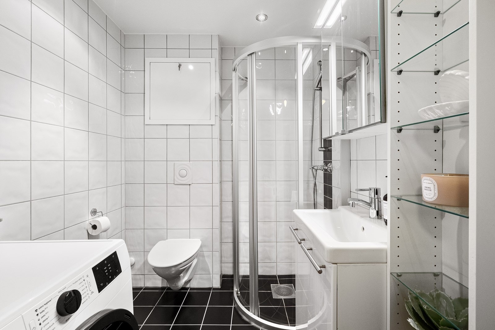 Helfliset flott bad med varme i gulvet Galleribilde