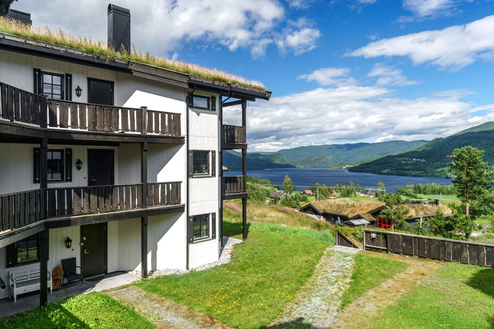 Bilde tatt ved nabobygget mot Krøderfjorden Galleribilde