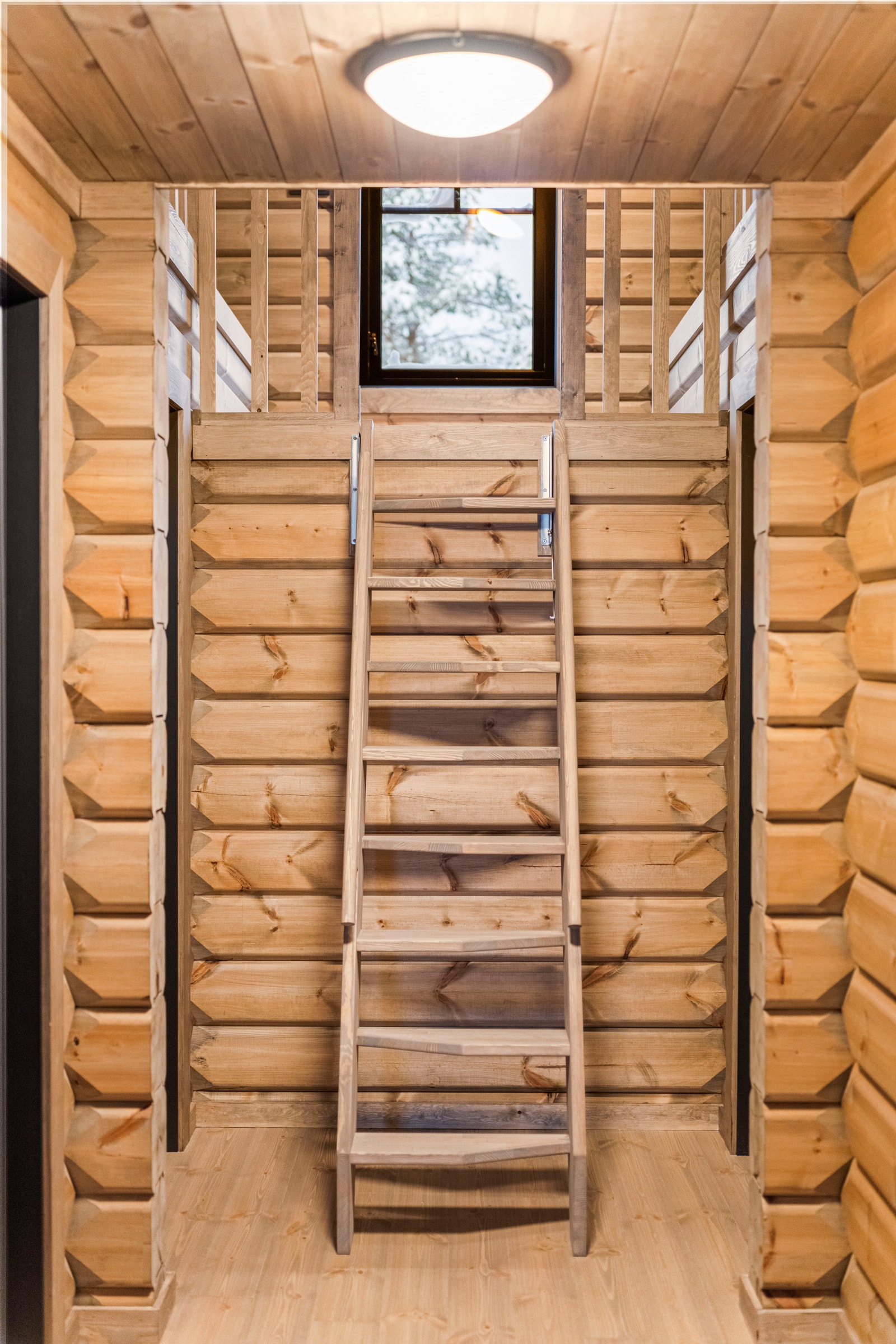 Stigen kan trekkes litt ut og gjør hemsen lett tilgjengelig.
Foto viser kundevariant av Hummelfjell Pan 128 som står i Kyrkjebygdheia. Galleribilde