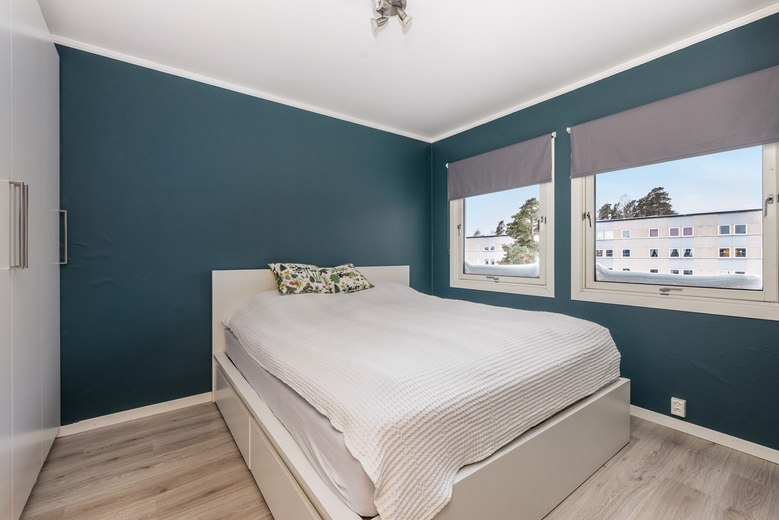 Hovedsoverom har nye gulv og nytt garderobeskap fra 2019. Galleribilde