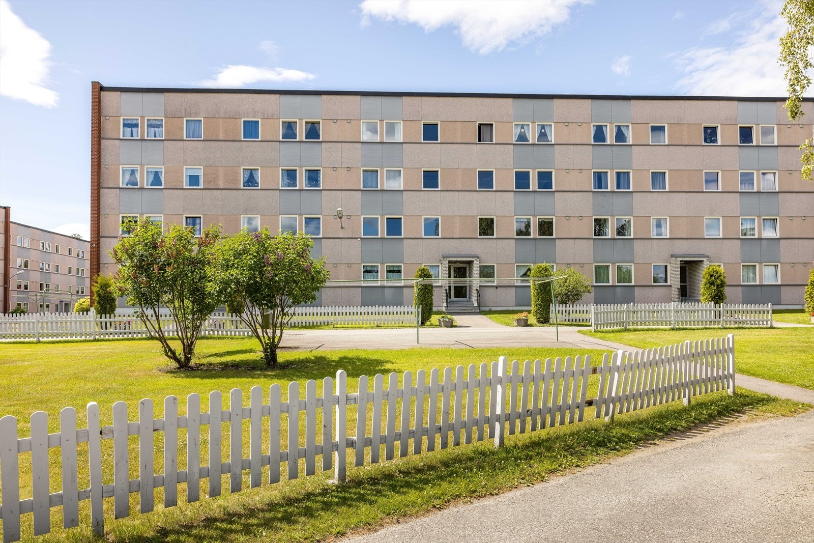 Nærområdet byr for øvrig på flere flotte tur- og rekreasjonsområder i populære Gulsetmarka, hvor Telemark Turistforening har lagt ned et stort arbeid med merking og skilting av turveier. Galleribilde