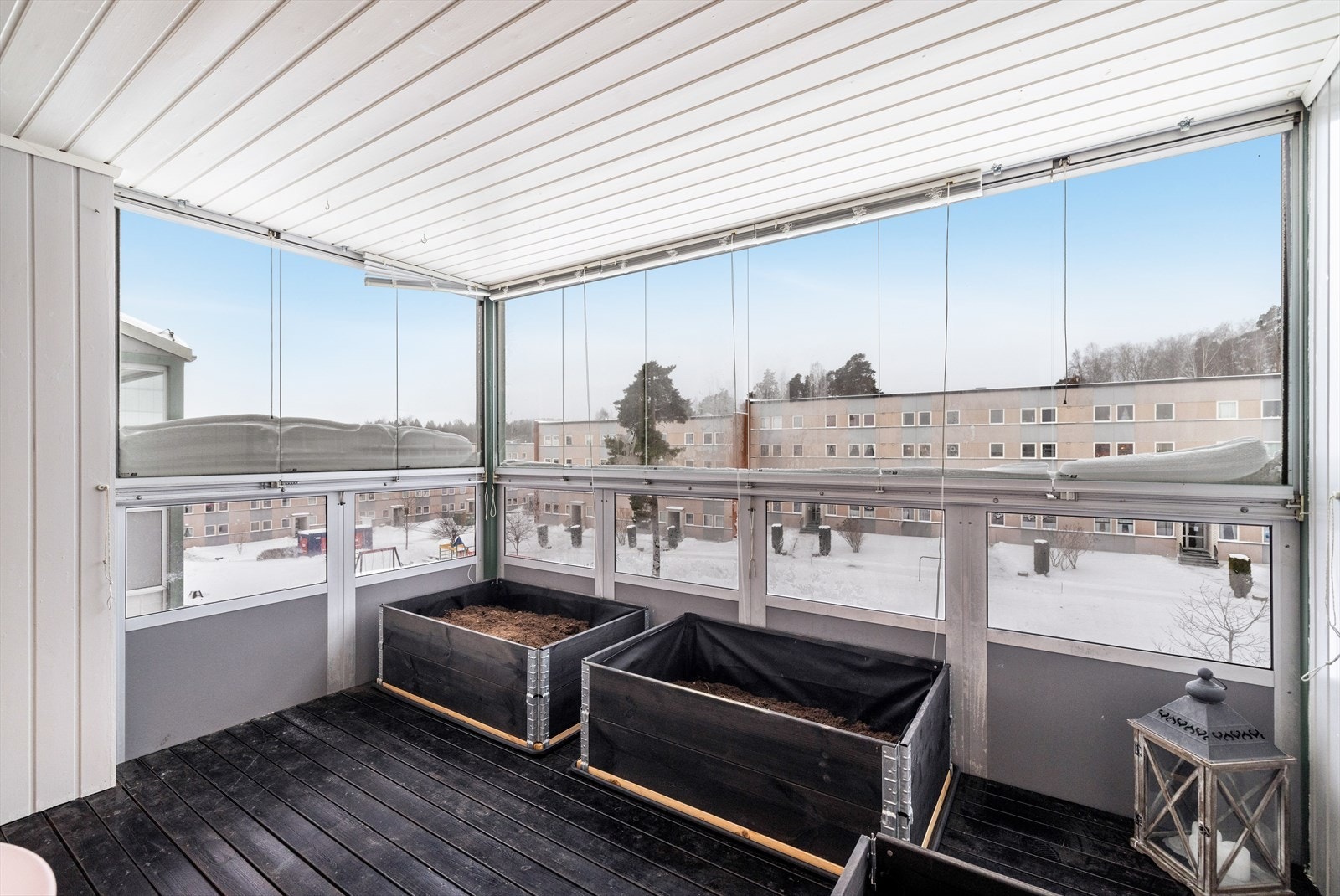 Balkongen kan benyttes som et ekstra rom deler av året. Galleribilde
