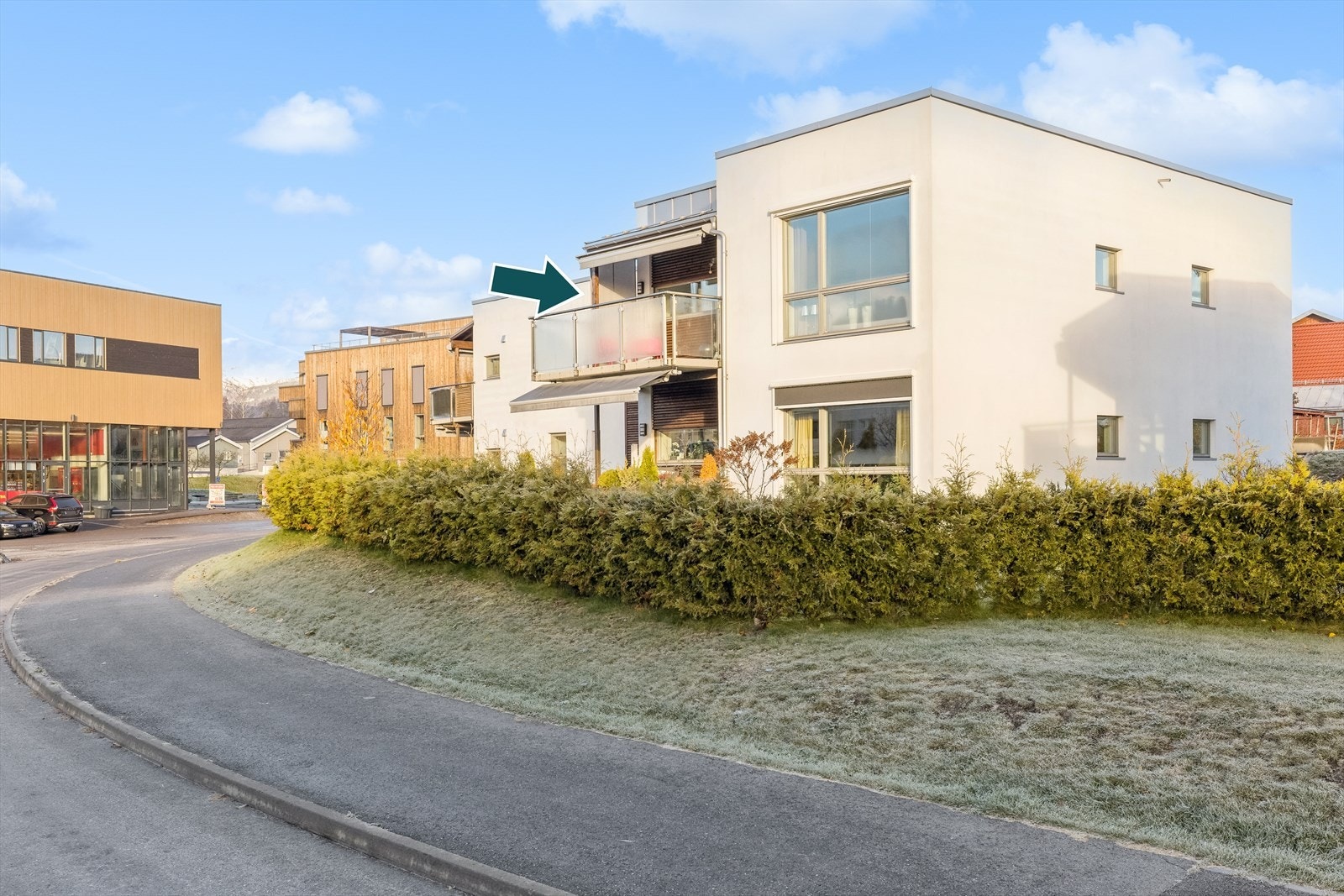 Velkommen til Folkestadvegen 15D - en moderne og lettstelt 3-roms leilighet med sentral beliggenhet. Galleribilde