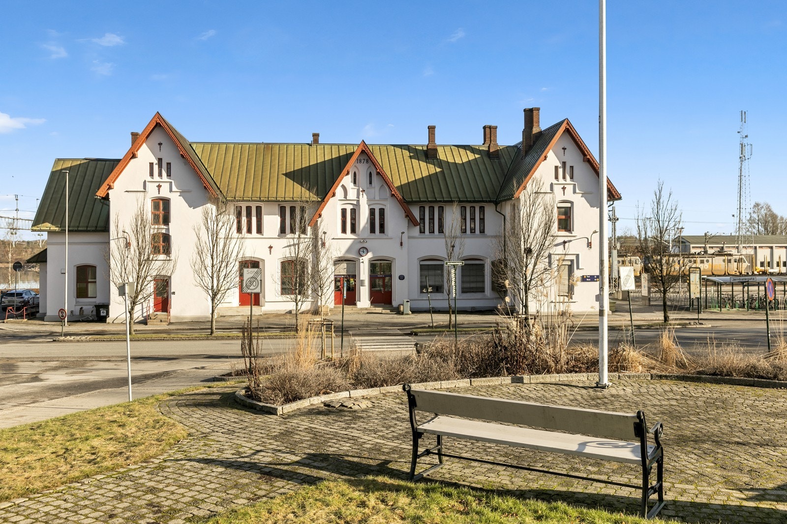 Sarpsborg stasjon ligger kun ca. 50 meter fra boligen Galleribilde