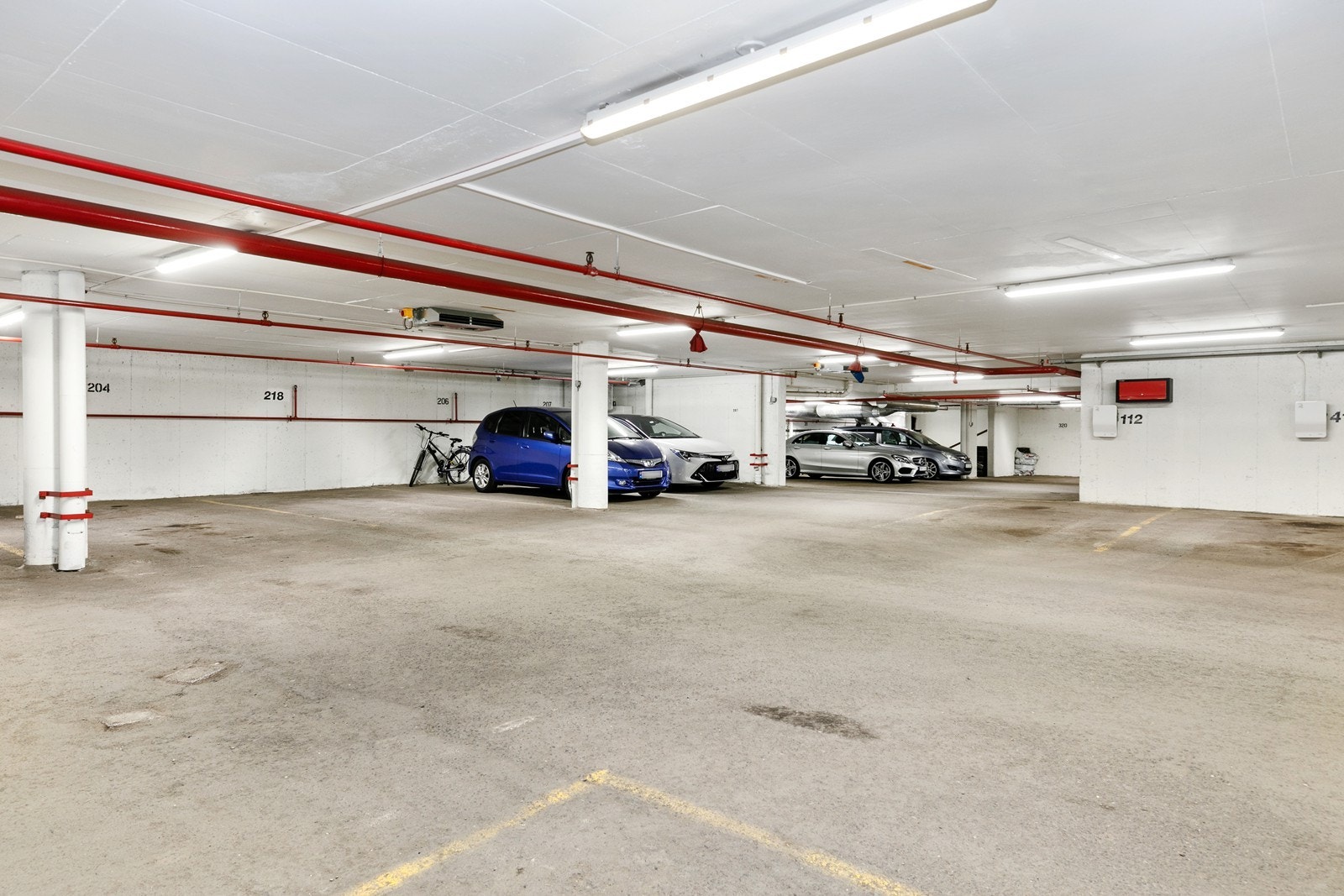 Leiligheten har en medfølgende oppstillingsplass i felles garasjeanlegg Galleribilde