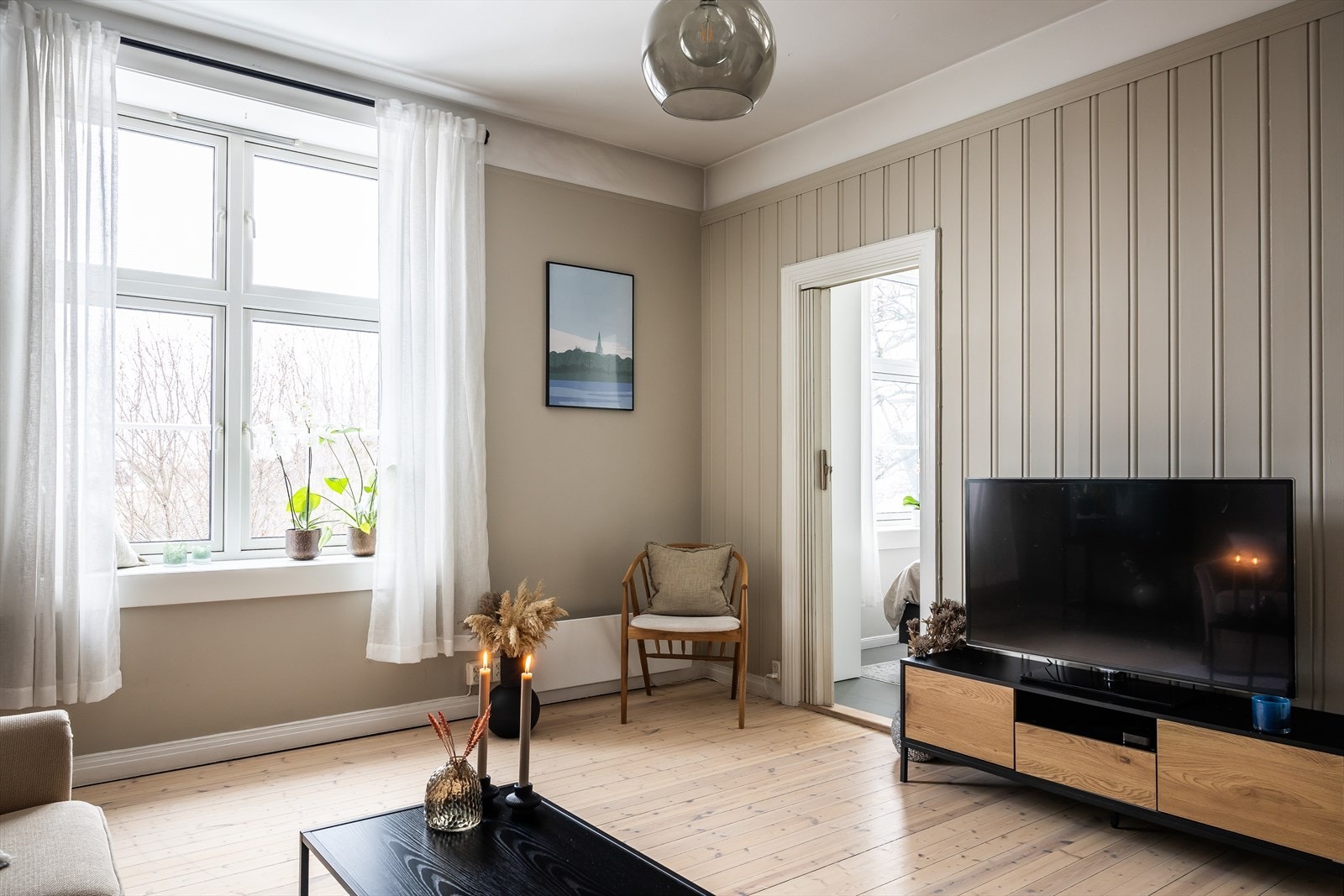 God plass til både sofagruppe og spisebord ved behov Galleribilde
