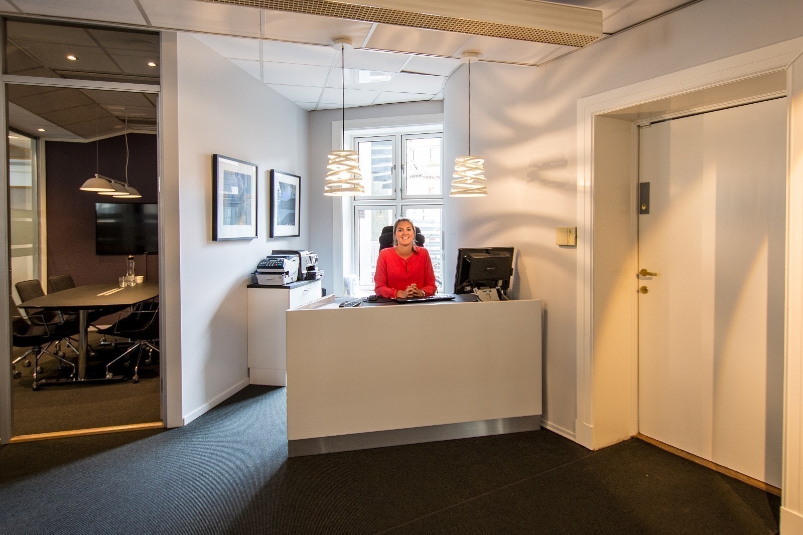 Betjent resepsjon Galleribilde