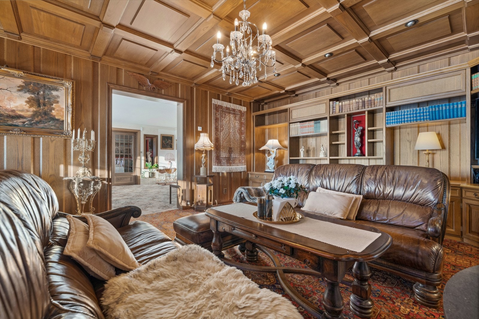 Forstuen gir en hendig adkomst til innerstuen som er på hele 42 kvm, og byr på en behagelig atmosfære. Galleribilde