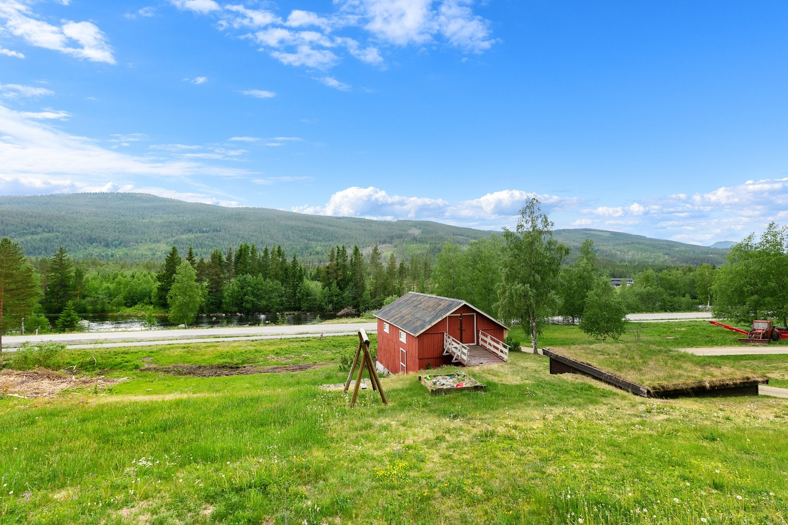 Låve og garasje Galleribilde