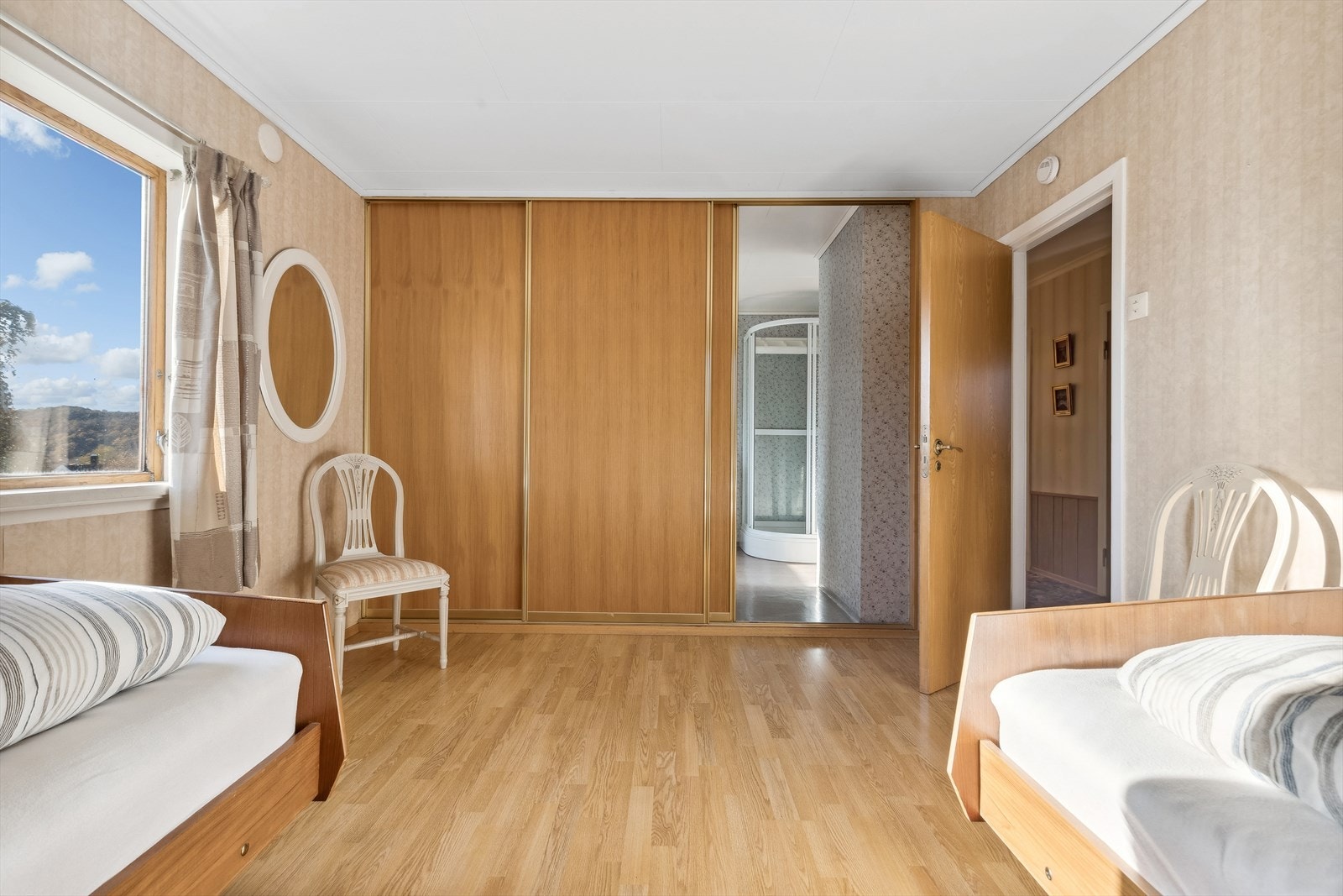 Fra soverommet har du direkte adkomst til baderommet. Galleribilde