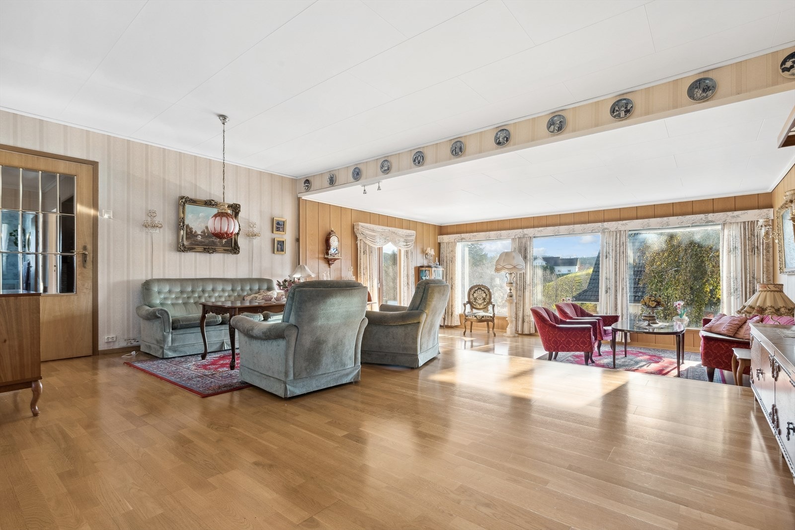 Stuen er påbygget med nederste del ca. 1970. Galleribilde