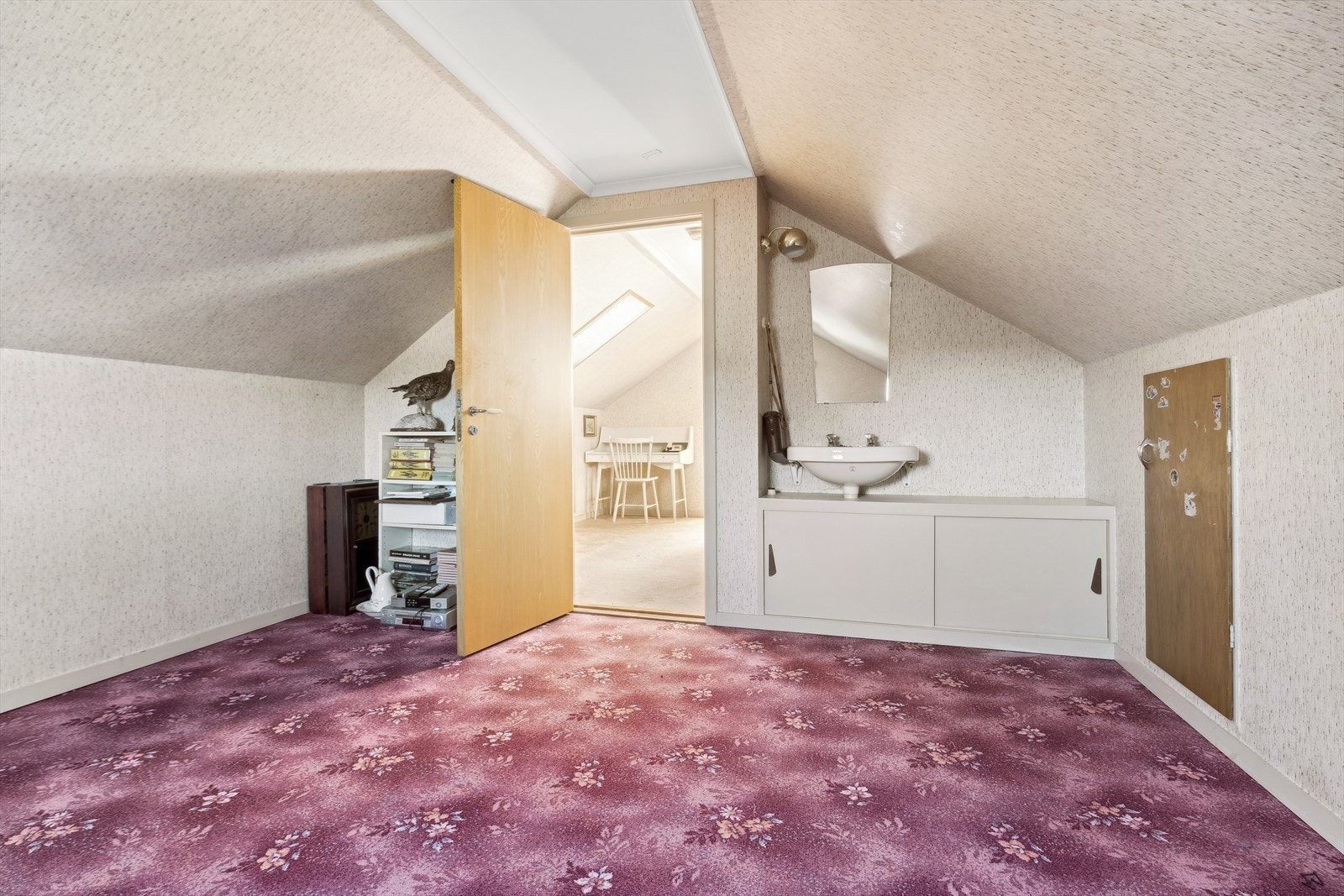 Loftetasjen er i dag innredet med soverom, loftstue/soverom, bod og gang. Galleribilde