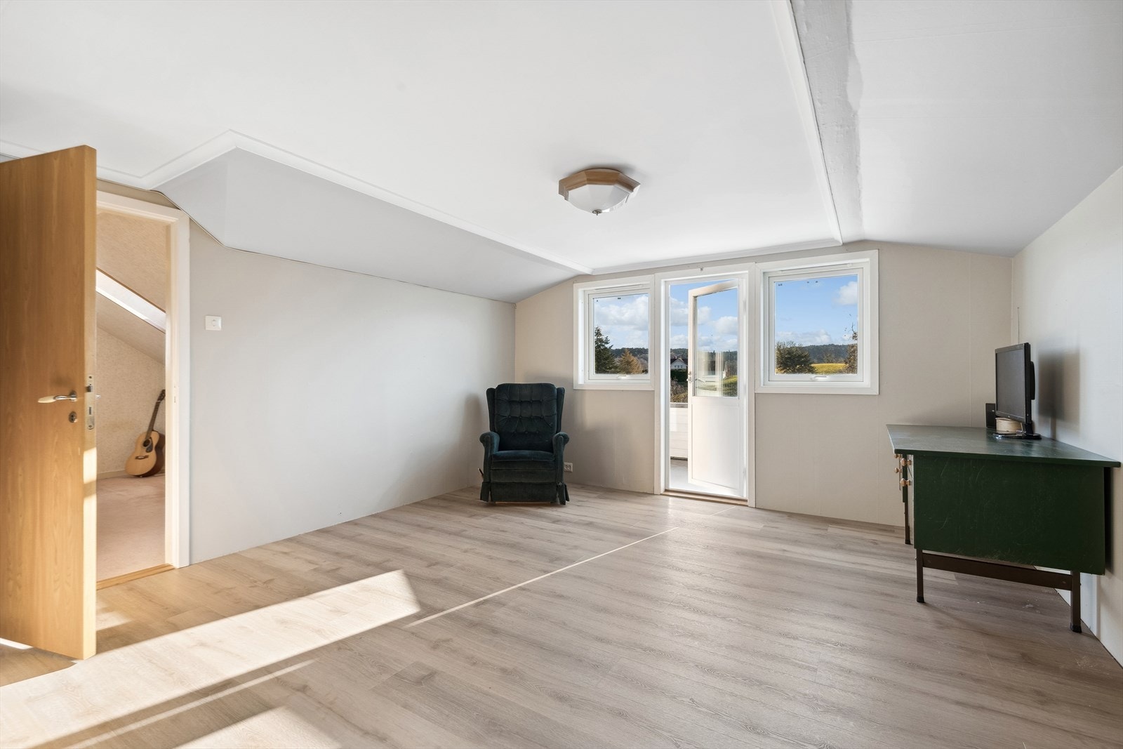 Fra loftet har du utgang til balkong. Galleribilde