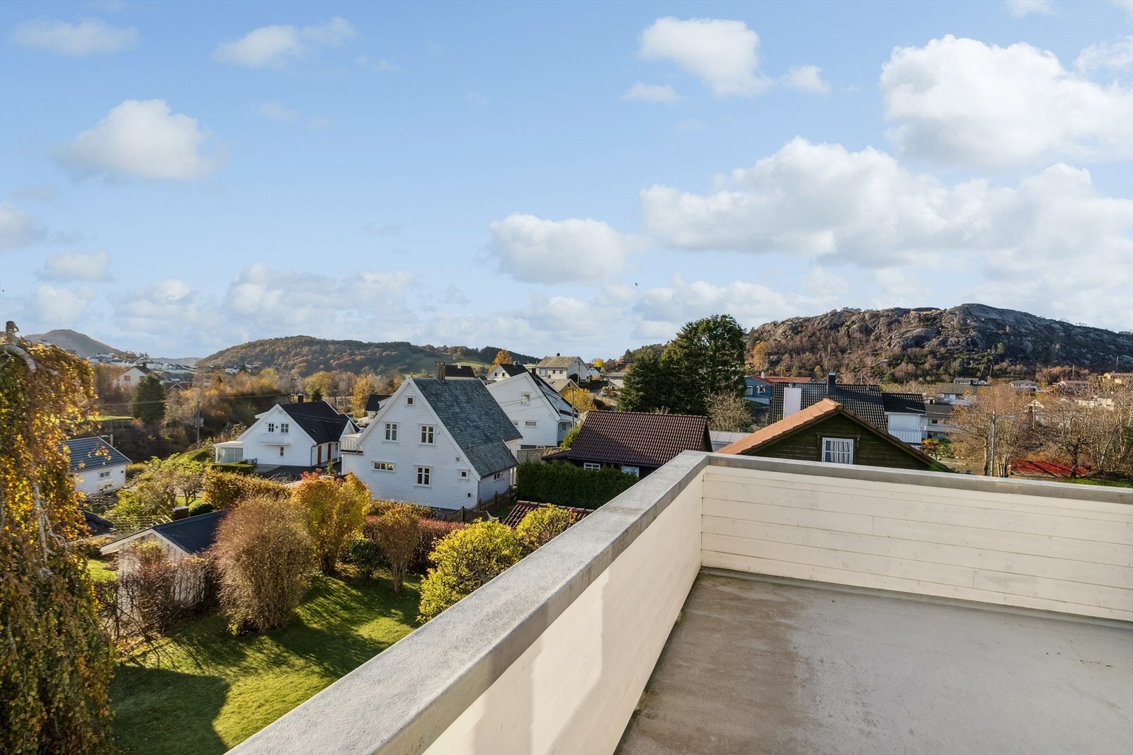Balkongen kan fint innredes med utemøblement. Galleribilde