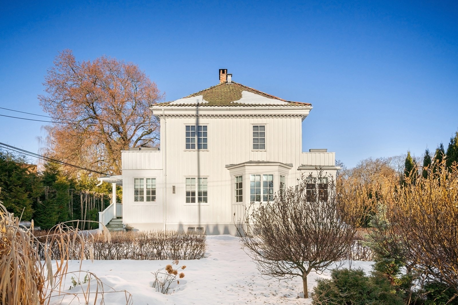 Bebyggelsen består av frittliggende trevillaer og tomannsboliger med variert stiluttrykk: nyklassisisme, hagebyinspirerte villaer med skodder og nasjonalromantiske detaljer Galleribilde