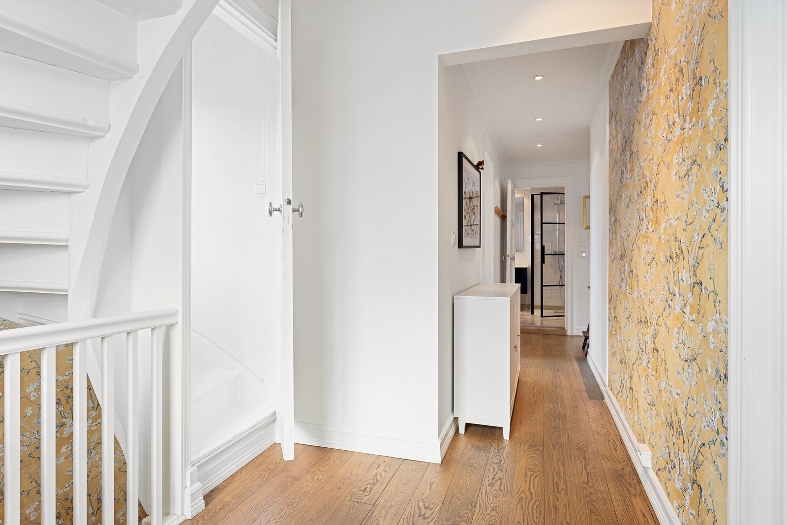 Trapp opp til innredet loft Galleribilde