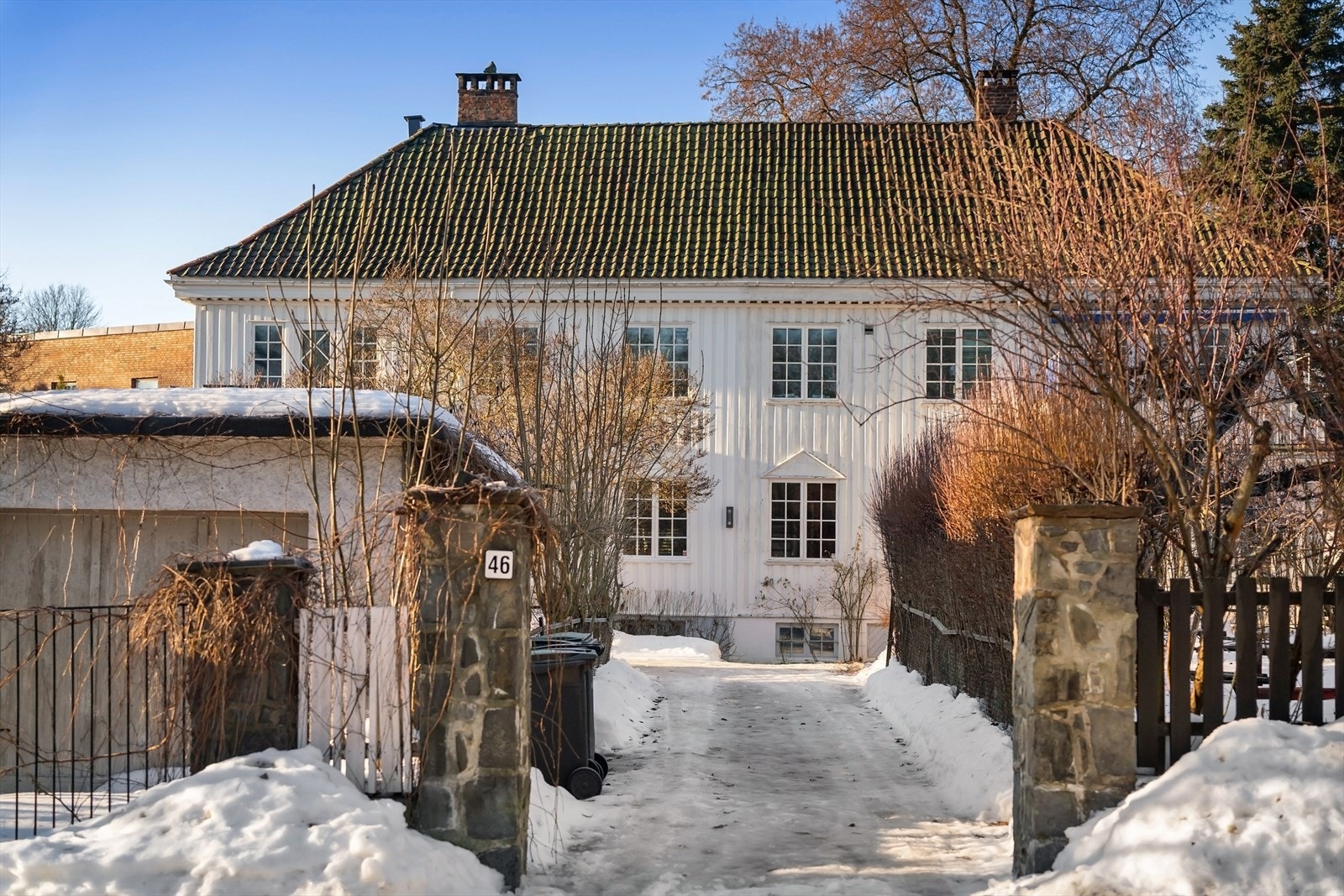 Privat stikkvei inn fra Madserud allé. Rikelig med parkering på egen tomt Galleribilde