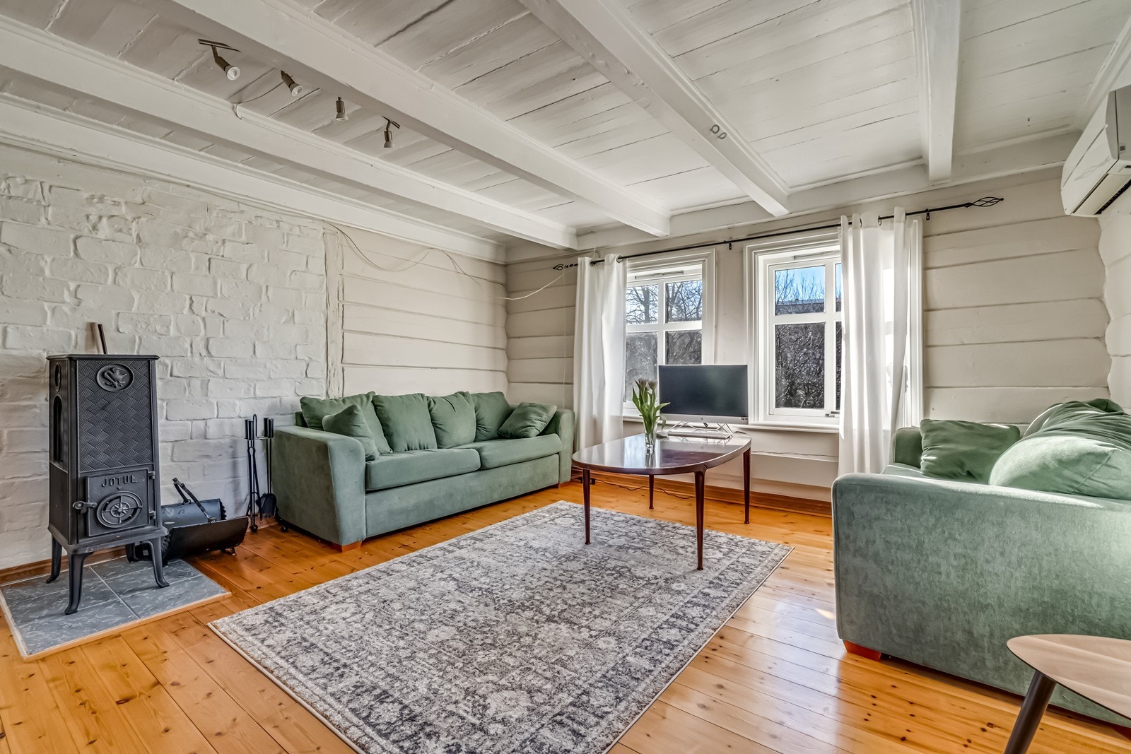 Tømmervegger og heltre gulv Galleribilde