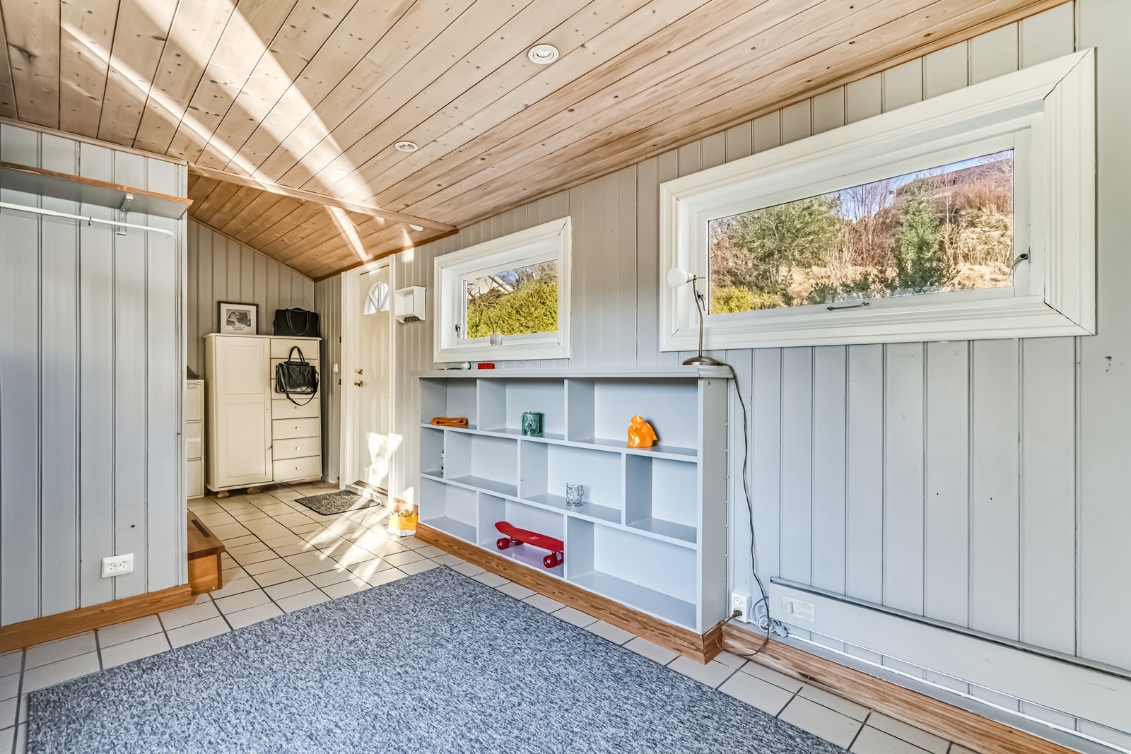 Gangen med inngang og trapp opp Galleribilde