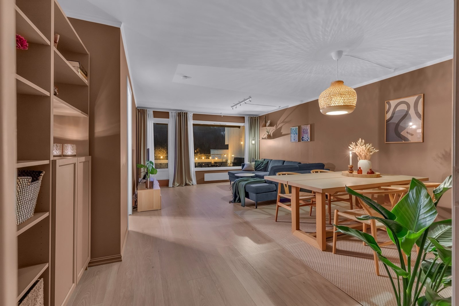 Dette er en gjennomgående 3-roms leilighet med god standard og praktisk planløsning. Galleribilde