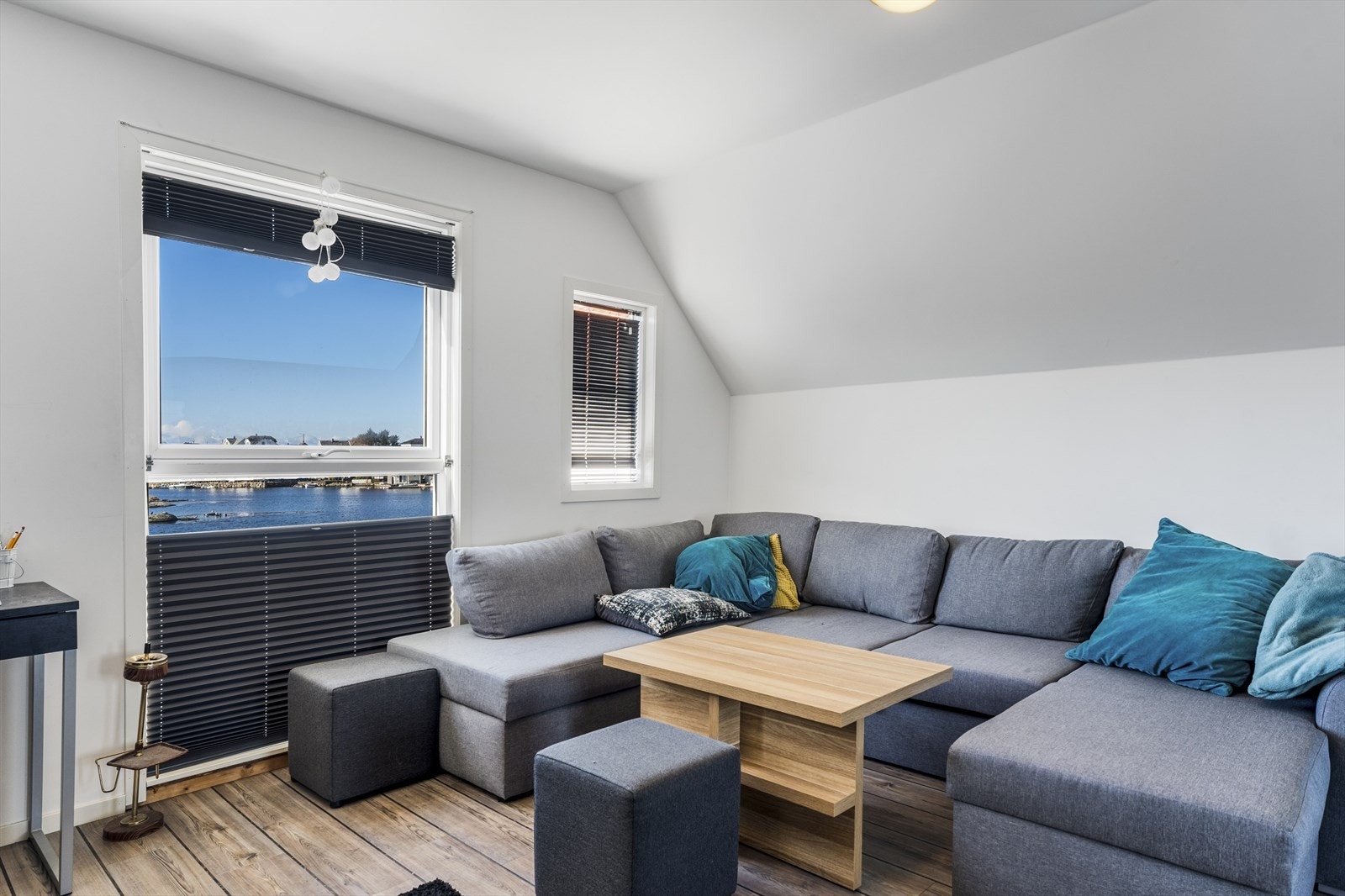 I stuen er det god plass til sovesofa med ekstra soveplasser Galleribilde