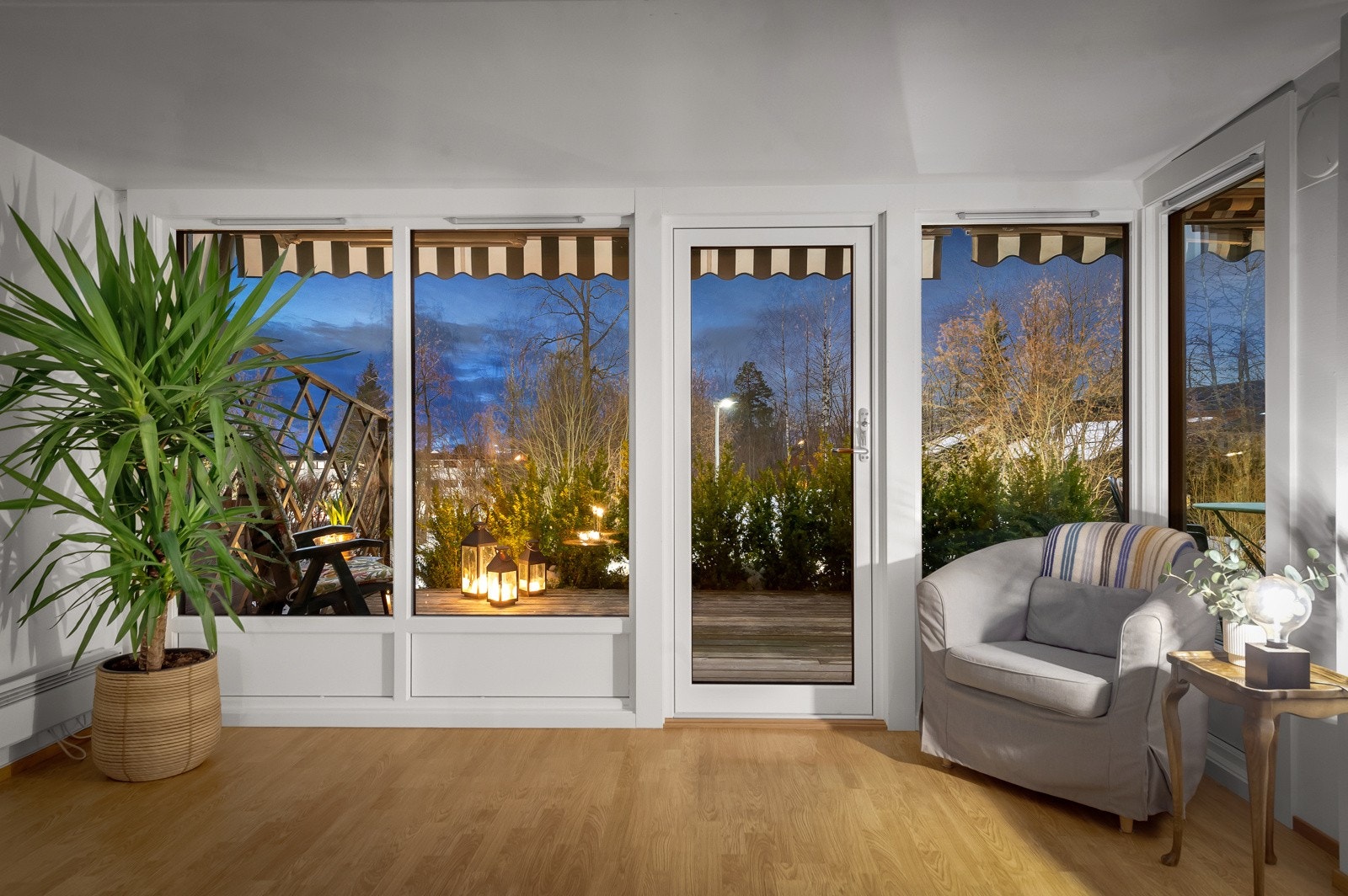 På sommeren er det herlig å kunne nyte de varme kveldene på egen uteplass. Galleribilde