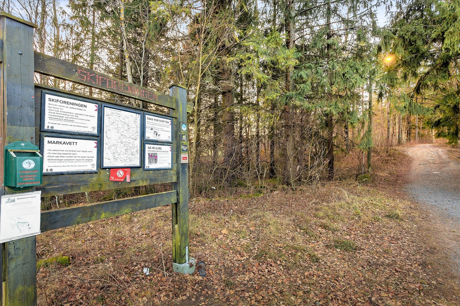 Fossummarka med sine lysløyper er et populært sted på vinterstid. Her er det flotte skispor på vinterstid samt hyggelige turstier på sommerstid. Galleribilde