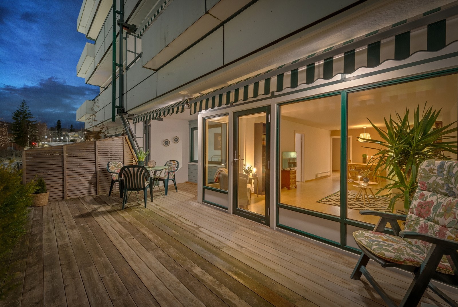 Med gode solforhold, et trivelig utsyn og god plass ligger alt til rette for at varme, solfylte dager kan tilbringes her ute. Galleribilde