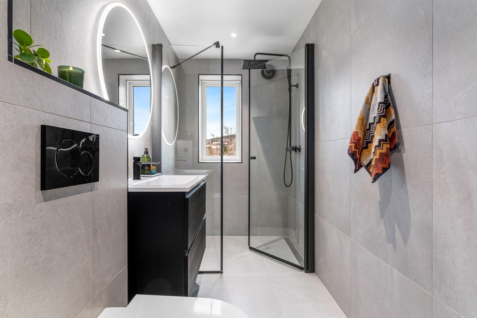 Pent flislagt bad fra 2023. Badet har fått TG0 fra takstmann. Galleribilde