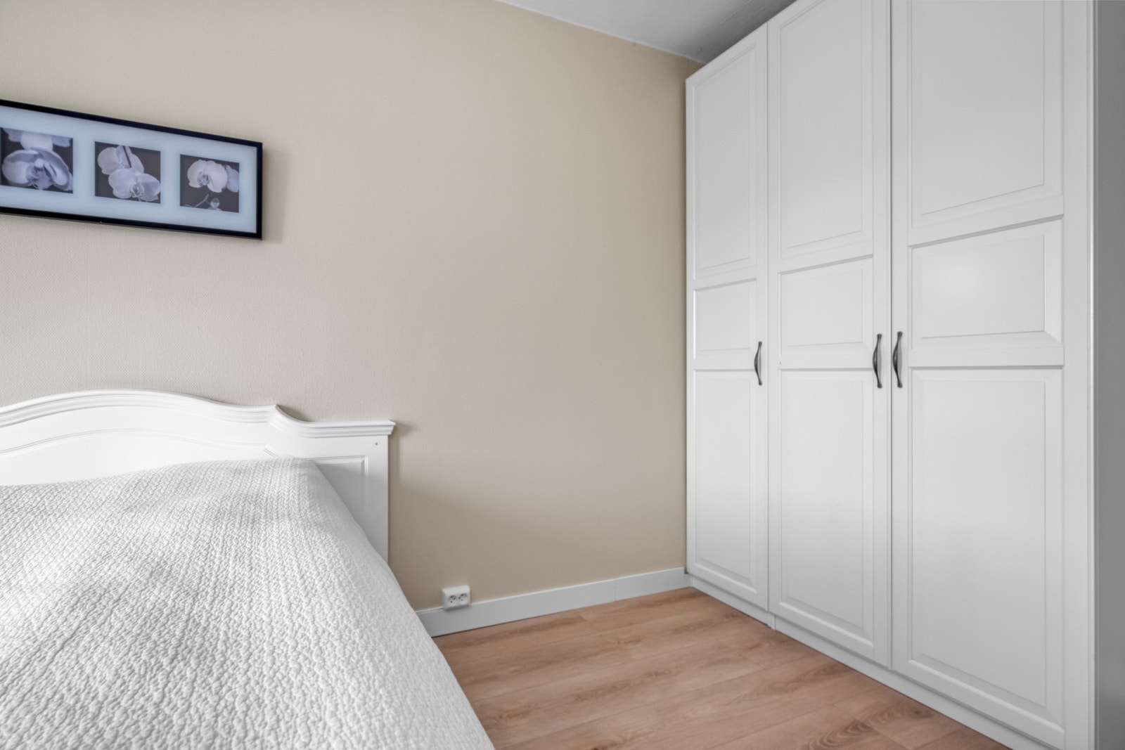 Garderobeskap på soverom medfølger. Galleribilde