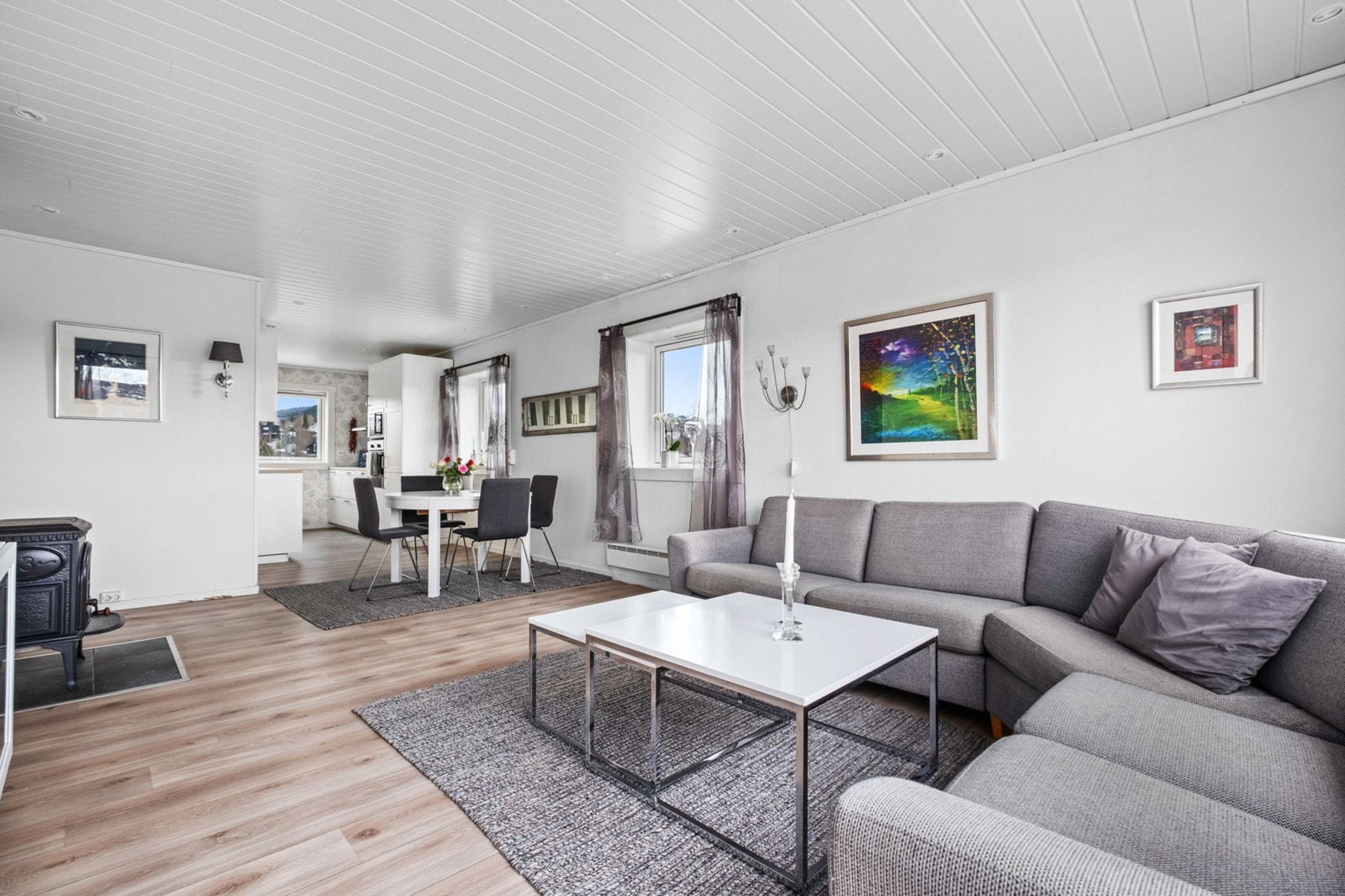 Stua er på ca. 22,8kvm. Galleribilde