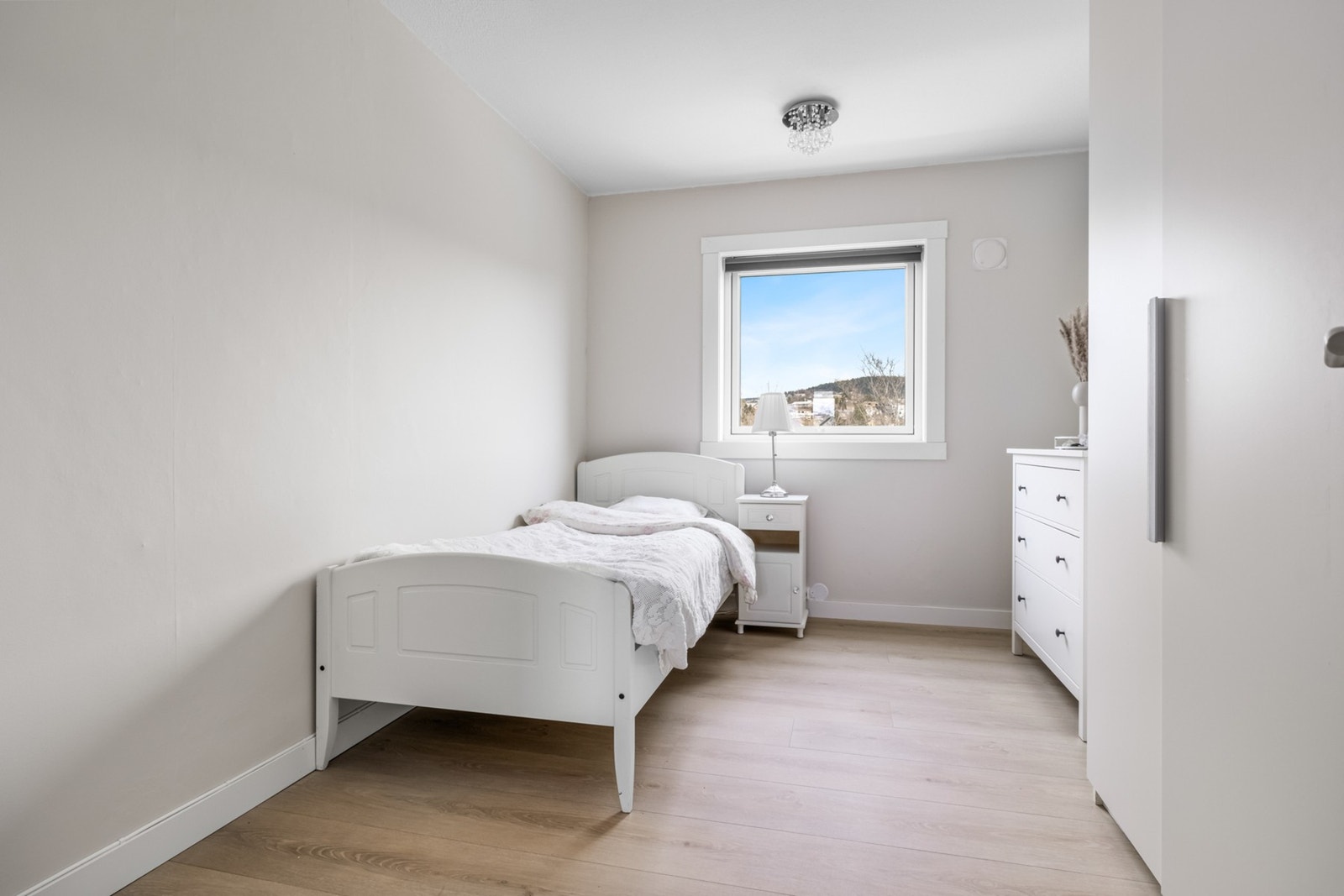 Soverommet har god plass til ønskelig møblement. Galleribilde