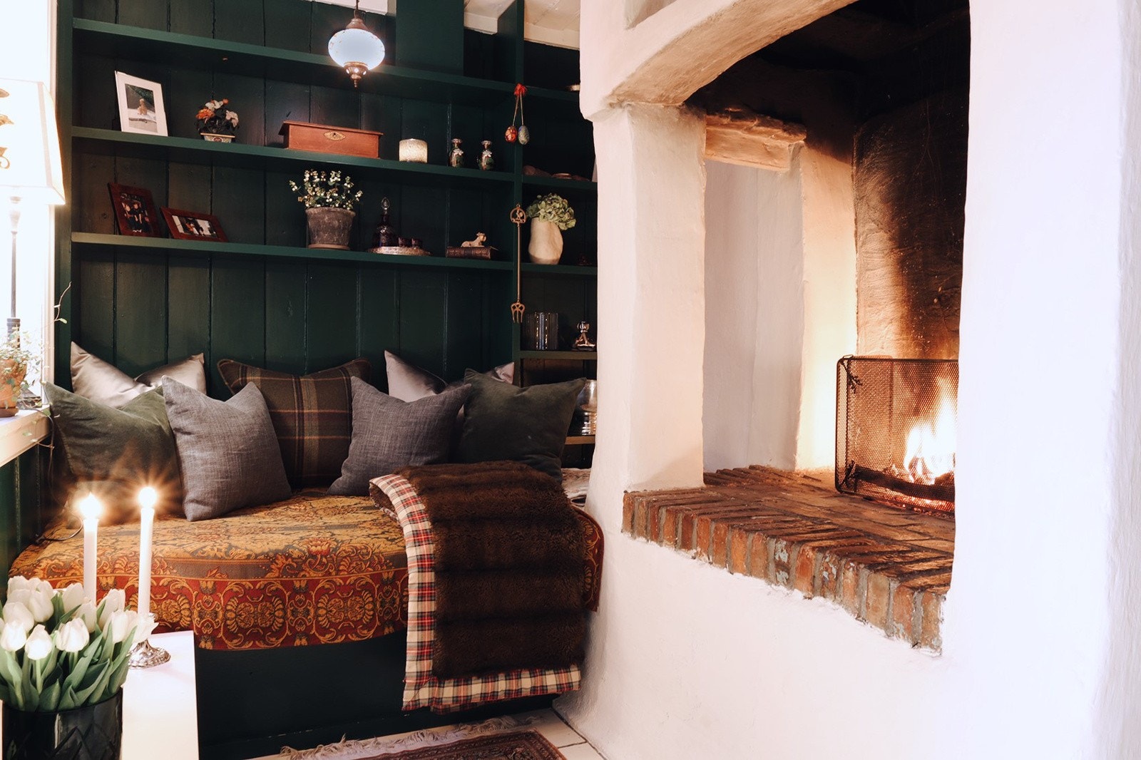 Koselig stue/ spisestue med stor gruepeis Galleribilde