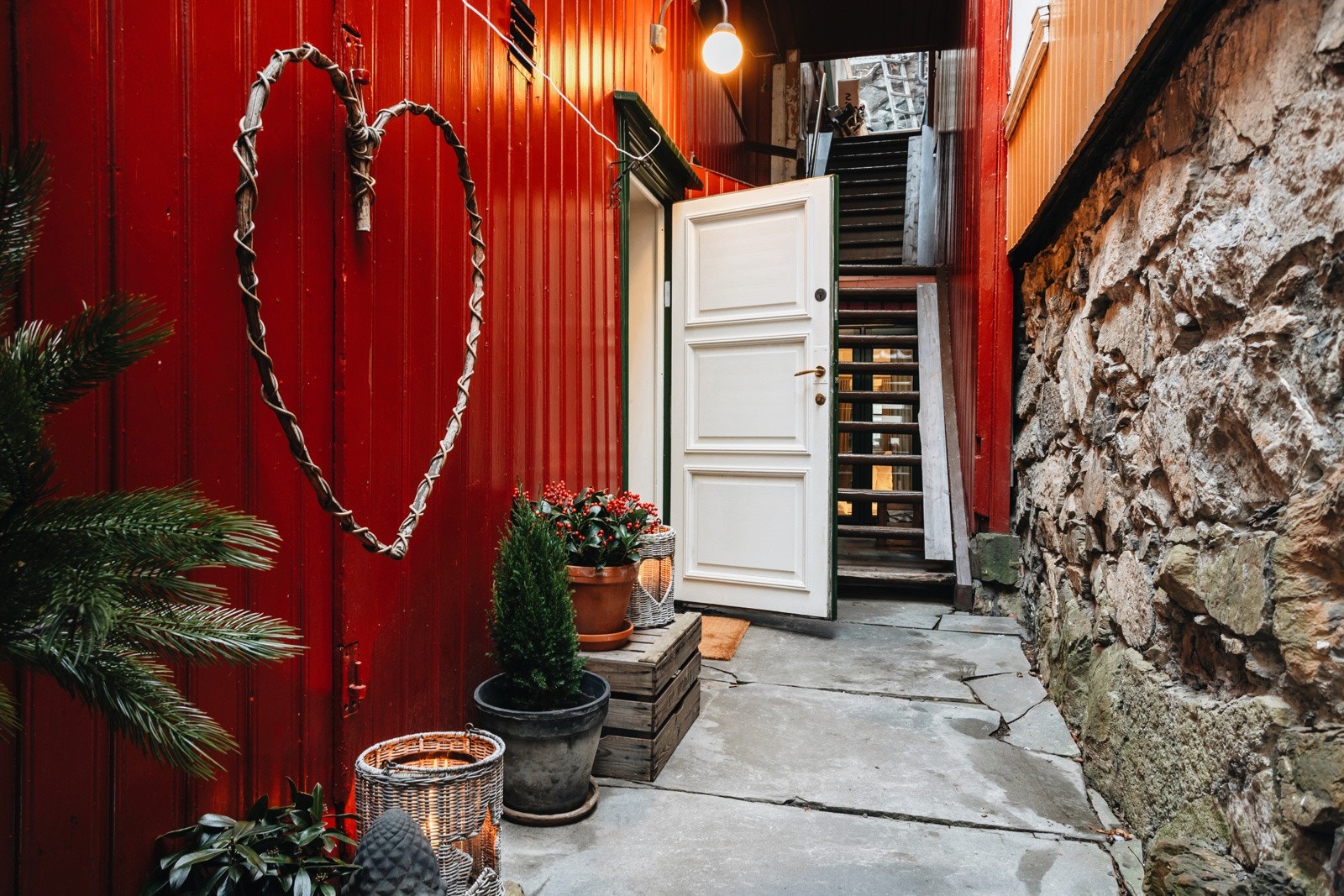 Inngangsparti til leiligheten. Her får du eneboligfølelsen! Galleribilde