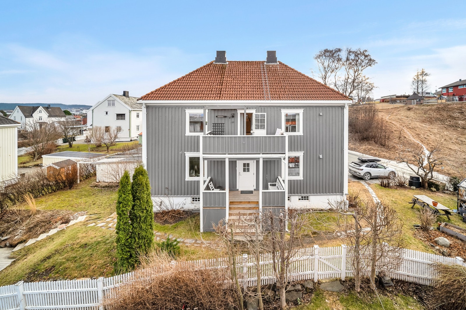 Her bor du i et av byens mest attraktive boligområder. Sentral beliggenhet som er tilbaketrukket og skjermet fra bystøy. Galleribilde