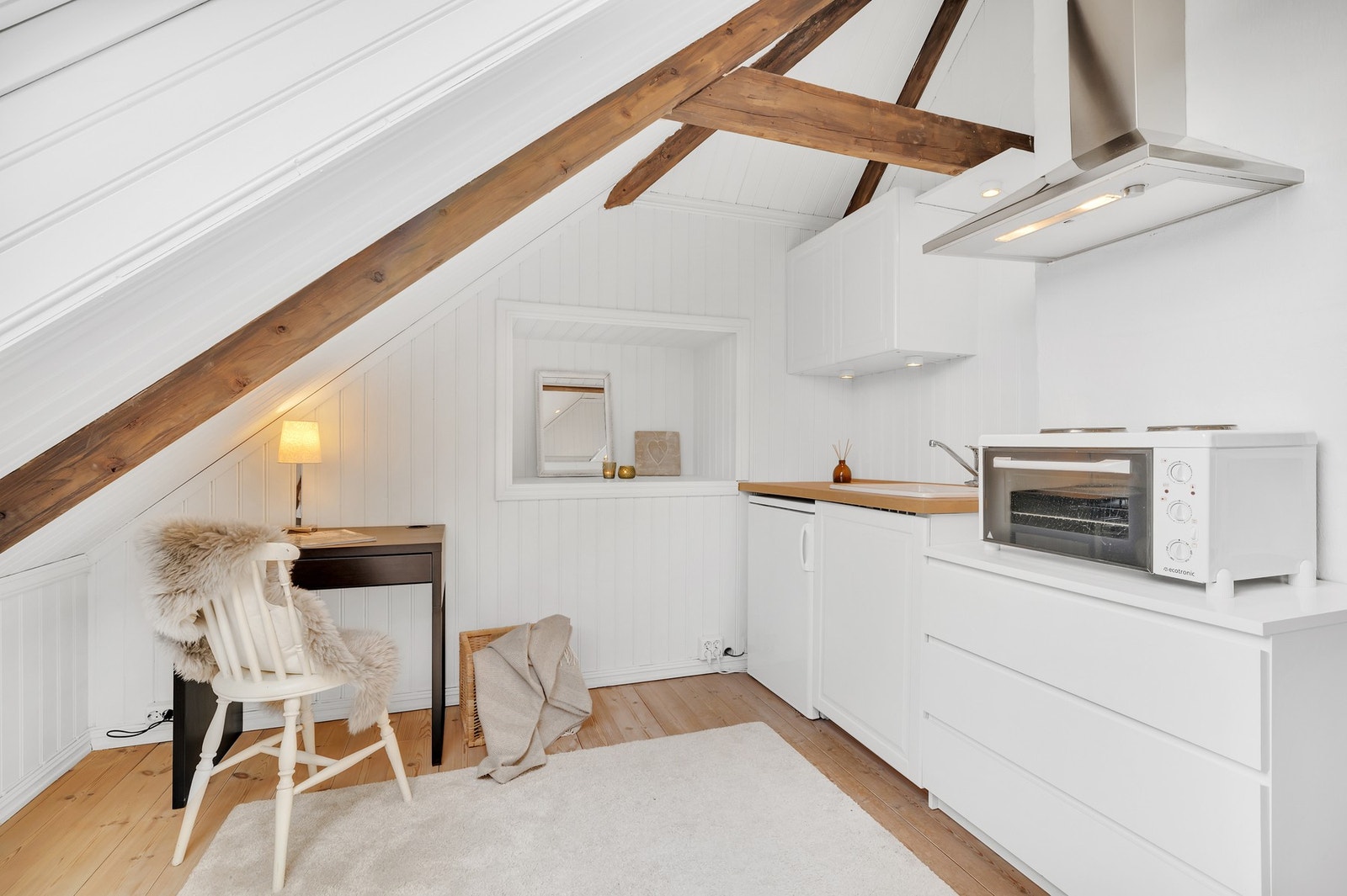 Rom på 9,2m² er innredet som hybel 2 og har også eget kjøkken. Galleribilde