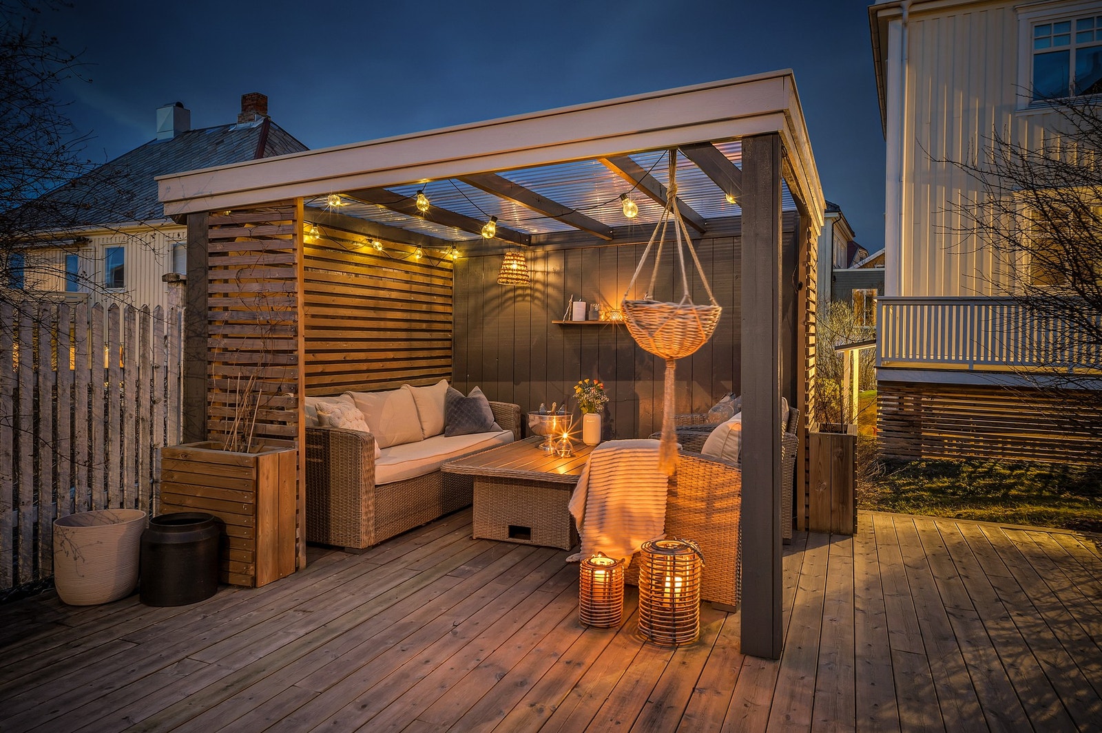 Flott pergola med god plass til sittegruppe. Galleribilde