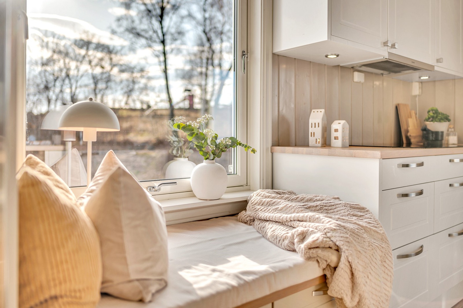 Koselig sittekrok på kjøkken. Galleribilde