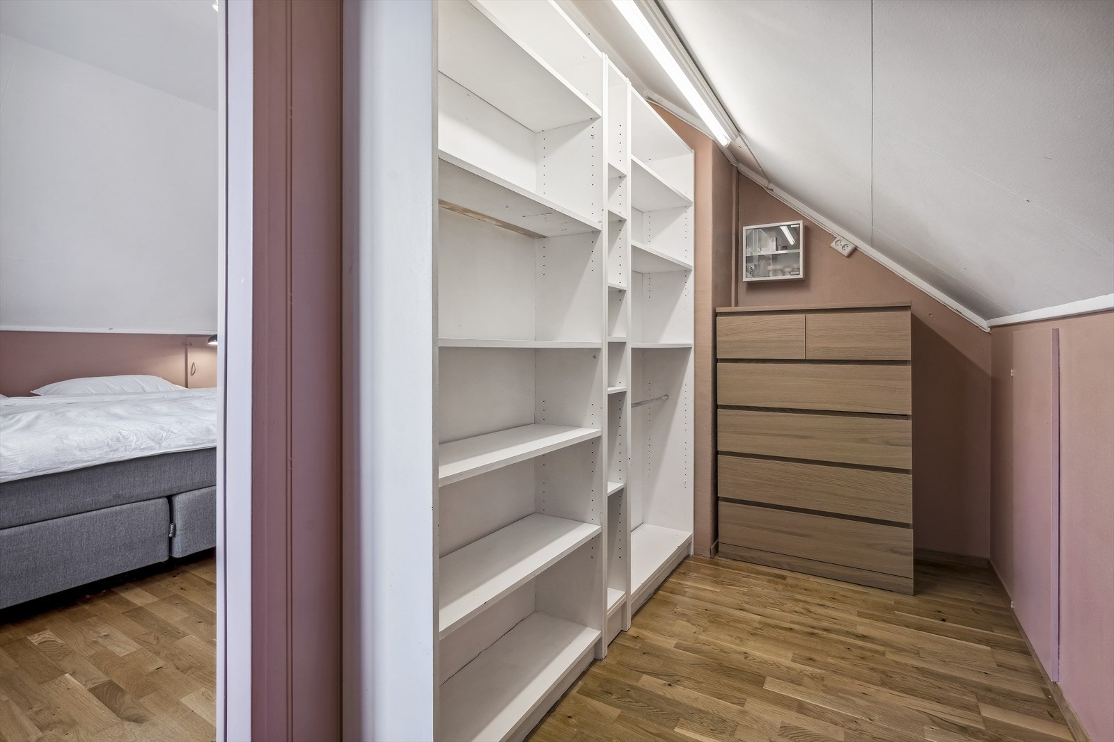 Garderobe Galleribilde