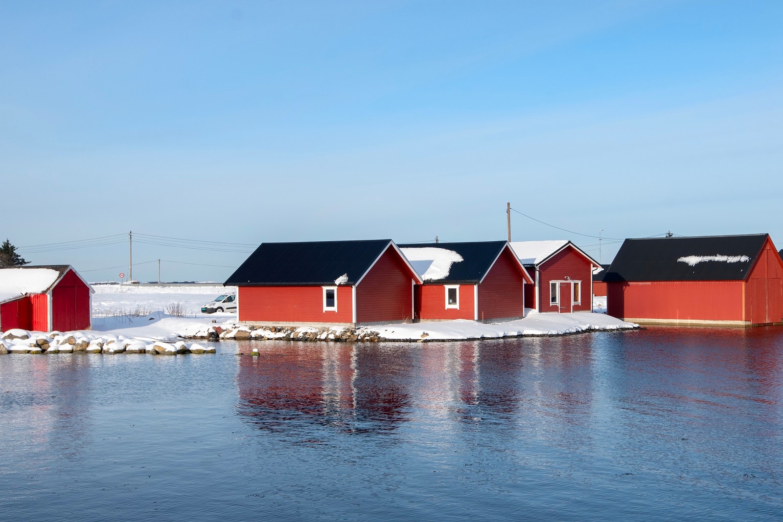 Naustet har beliggenhet på Harøy. Galleribilde
