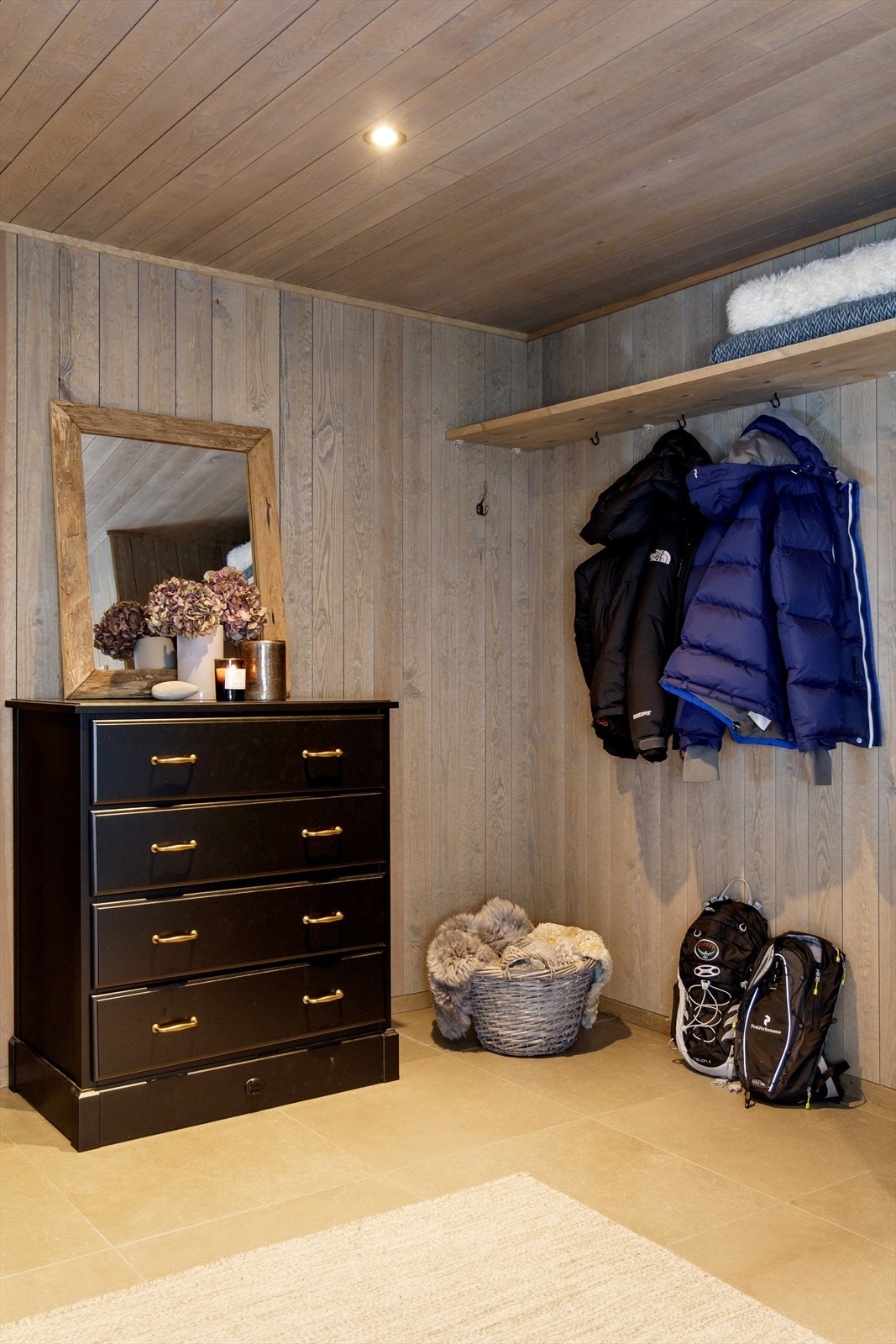 Hall med mulighet for garderobeplass. Galleribilde