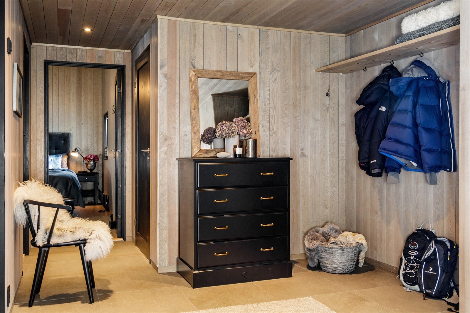 Hall med mulighet for garderobeplass. Galleribilde