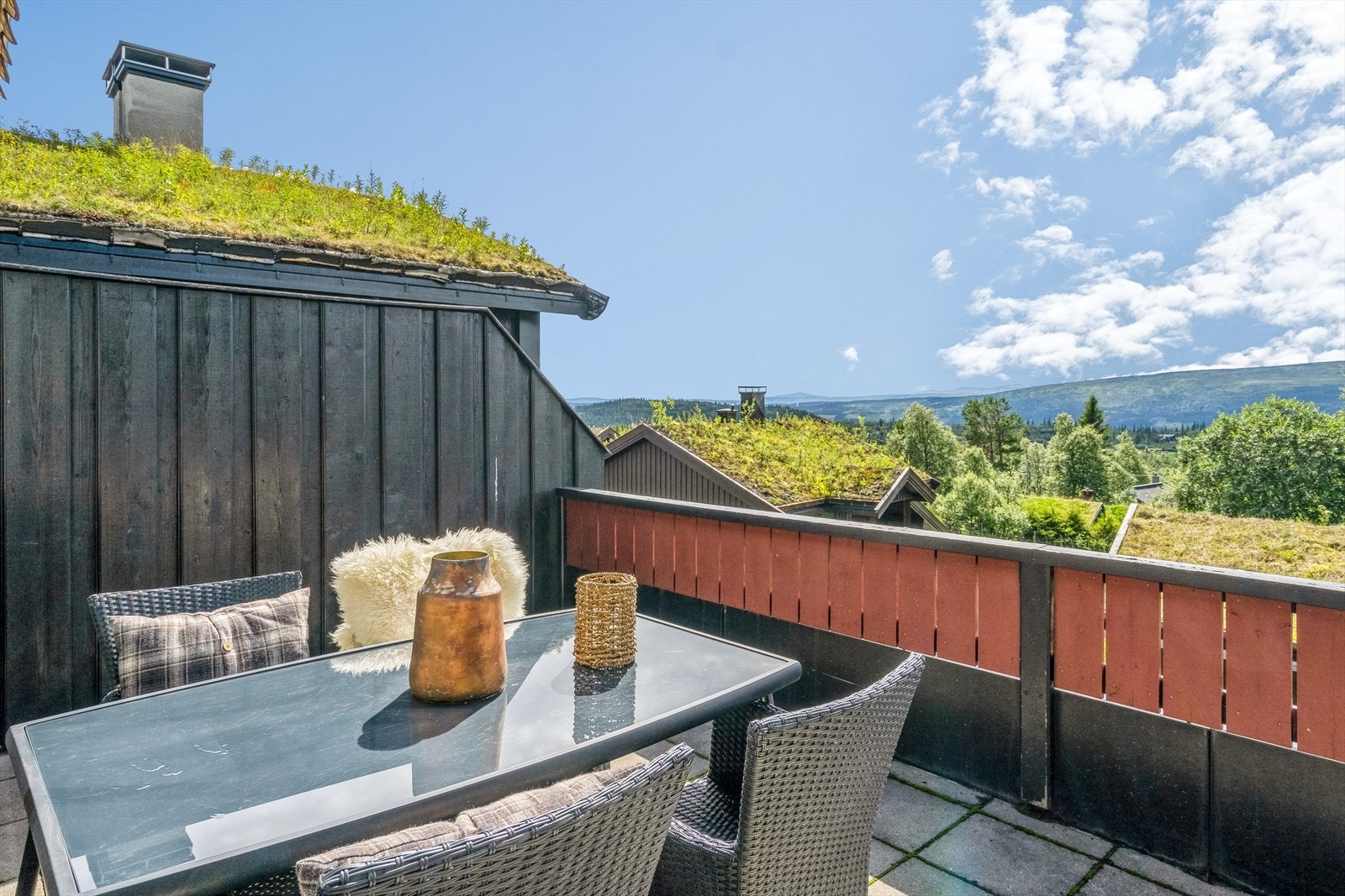 Fra terrassen er det nydelig utsikt. Galleribilde