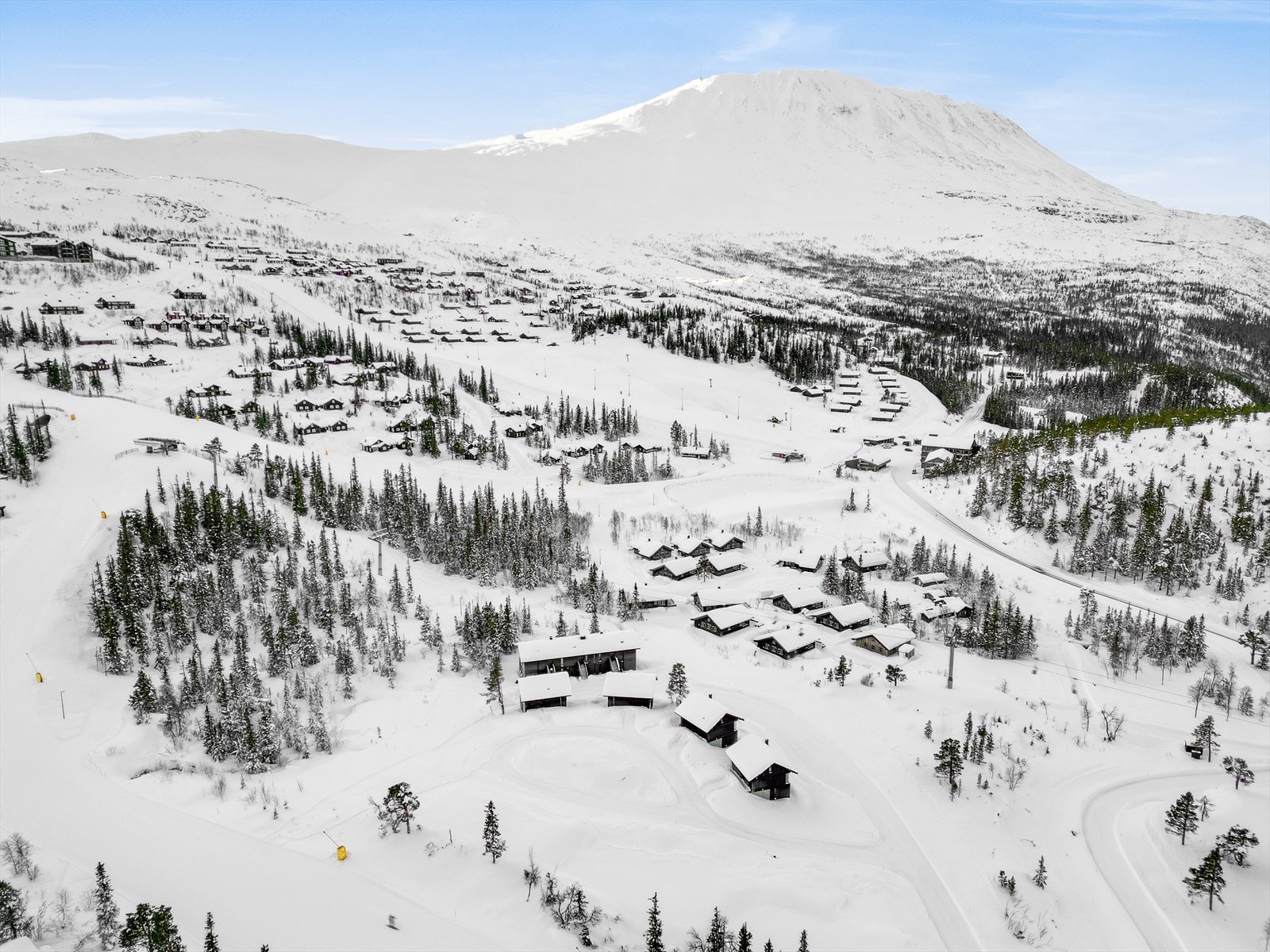 Gaustatoppen Sjå Leve Hytter droneperspektiv januar 2024 Galleribilde